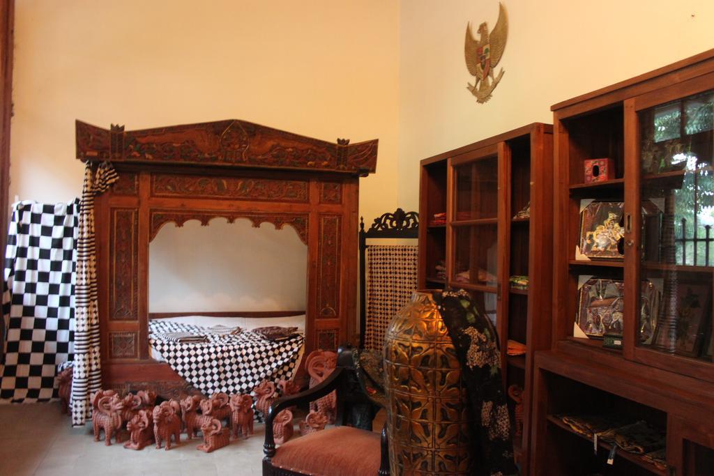 Ndalem Natan Royal Heritage Yogyakarta Exterior foto